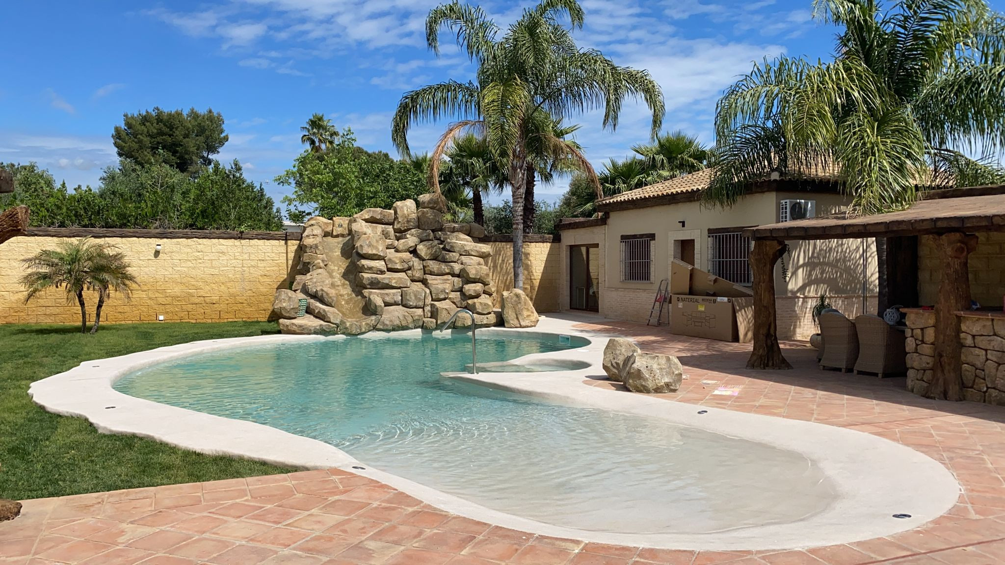 PISCINAS ARENA PLAYA CON TEMATIZACIÓN